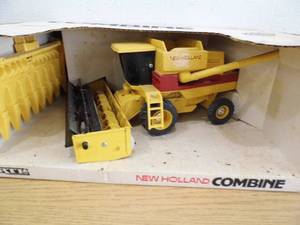 Ertl New Holland Combine