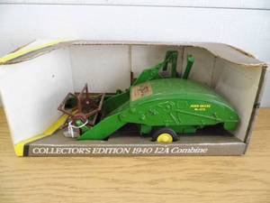 Ertl John Deere 1940 12A Combine