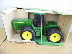 Ertl John Deere 4 Wheel Drive Tractor