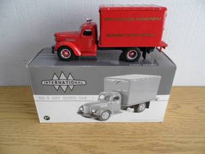 International KB-8 Dry Goods Van