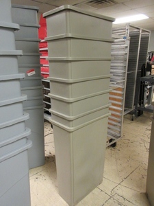 RUBBERMAID SLIM STYLE TRASH BINS