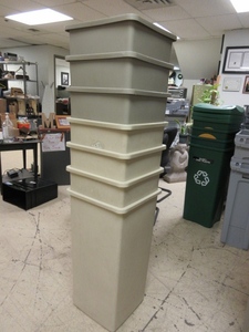 RUBBERMAID SQUARE TRASH BINS