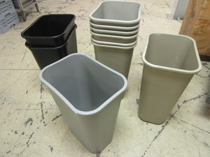 RUBBERMAID 10-GALLON WASTE CONTAINERS