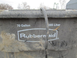 70 gal. Rubbermaid Livestock Tank wHeater