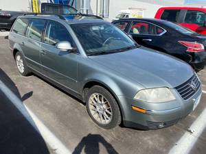 lot 8 image: 2004 Volkswagen Passat Wagon