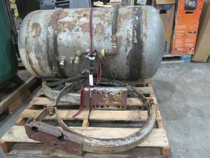 lot 8 image: Truck propane tank