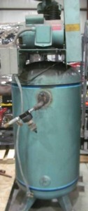 lot 10 image: C - Air air compressor