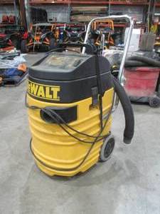 lot 24 image: Dewalt shop vac