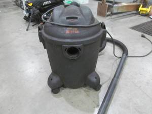 lot 33 image: shop vac