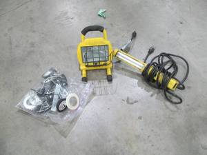 lot 42 image: Halogen work light, treble light, bag of lights