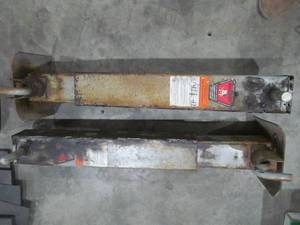 lot 44 image: Bull dog trailer jack