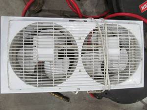lot 72 image: comfort zone fan
