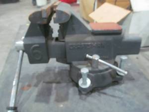 lot 89 image: craftsman bench vise