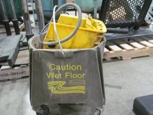 lot 186 image: mop bucket, heater