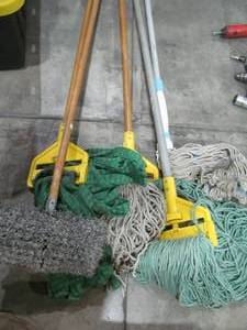 lot 200 image: mops, washing brush