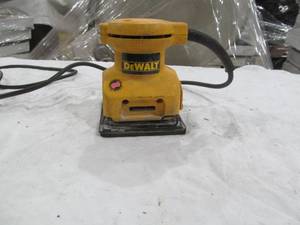 lot 446 image: Dewalt tool