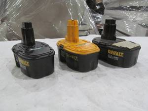 lot 463 image: Dewalt tools