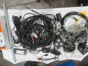 lot 362 image: electronic cables
