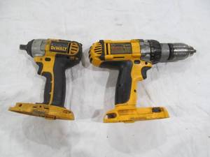 lot 419 image: Dewalt tools