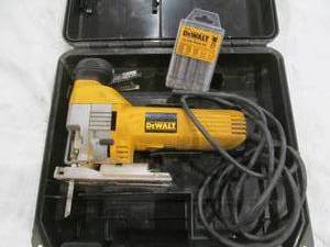 lot 438 image: Dewalt tool