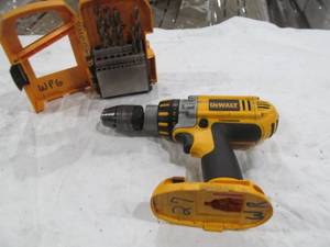 lot 465 image: Dewalt tools
