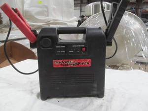 lot 469 image: instant power jump starter