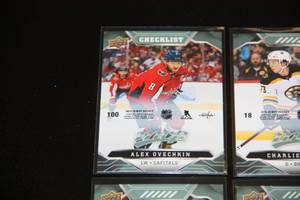 lot 25 image: 2019-20 MVP Hockey Puzzle Back Lot  15 Cards