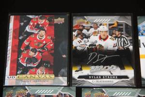 lot 33 image: 2019-20 Chicago Blackhawks Hockey Card Lot  28 Cards