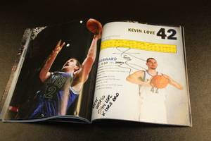 lot 118 image: 2010-11 Minnesota Timberwolves Yearbook Multi Auto w 19 Signatures