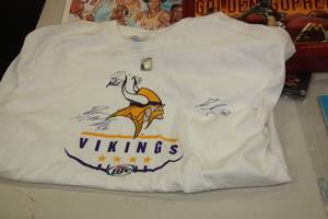 lot 137 image: Mixed Sports Collectibles Reseller Lot