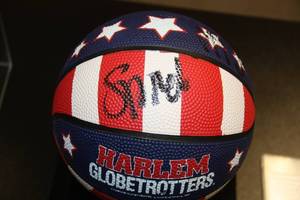 lot 140 image: Harlem Globetrotter Mini Basketball In Display Case Auto