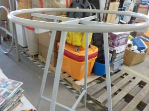 lot 3 image: 2 Piece Collapsible Metal Round Clo...