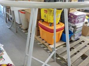 lot 4 image: 2 Piece Collapsible Metal Round Clo...