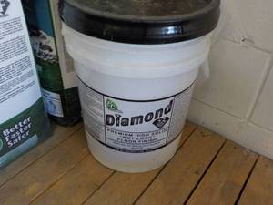 lot 8 image: Diamond Premium High Solid wet Loo...