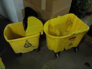 lot 13 image: 2 Rubbermaid Mop Buckets...