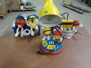 lot 29 image: M & M Alarm Clock, Lamp and Couch...