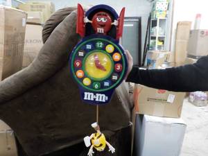 lot 33 image: M & M Pendulum Clock value Ebay $1...