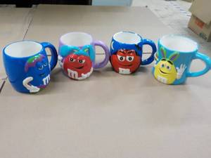 lot 34 image: Holiday M & M Mugs...