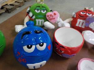 lot 52 image: M & M Valentine Collectibles...