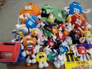 lot 68 image: M & M Halloween and misc. Collectib...