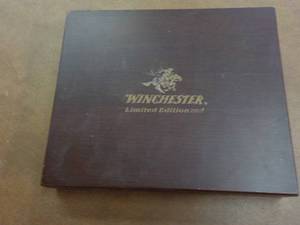 lot 76 image: Winchester Knife Collection...