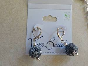 lot 124 image: Viva Beads 2 Necklaces and 1 pr Ear...