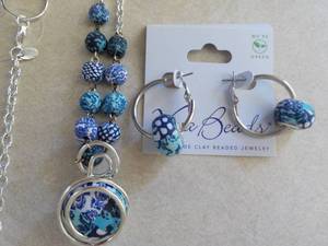 lot 125 image: Viva Beads 2 Necklaces and 1 pr Ear...