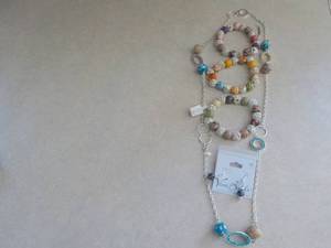 lot 126 image: Viva Beads 1 Necklace, 1 pr Earring...