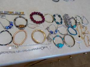 lot 175 image: Bracelets...