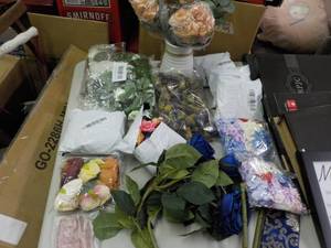 lot 189 image: Large Lot of Home Dcor and Craft ...