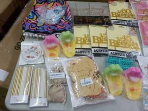 lot 192 image: Party Supplies...