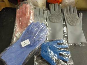 lot 210 image: 5 pair Pet Grooming Vinyl Gloves...