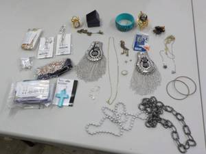 lot 218 image: Jewelry...