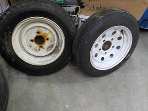 lot 224 image: 2 Tires...